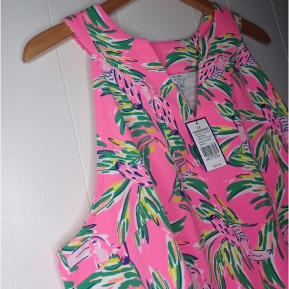 Crown & Ivy Pink Tropical V-Neck Top - Picture 7 of 7